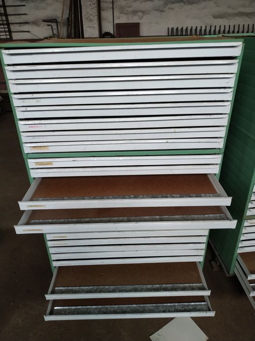 Шкаф для инструмента(для чертежей)