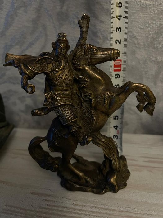 Продам статуэтку бронзовую