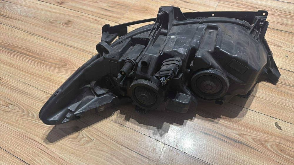 prawy reflektor ford mondeo mk5 wersja uk