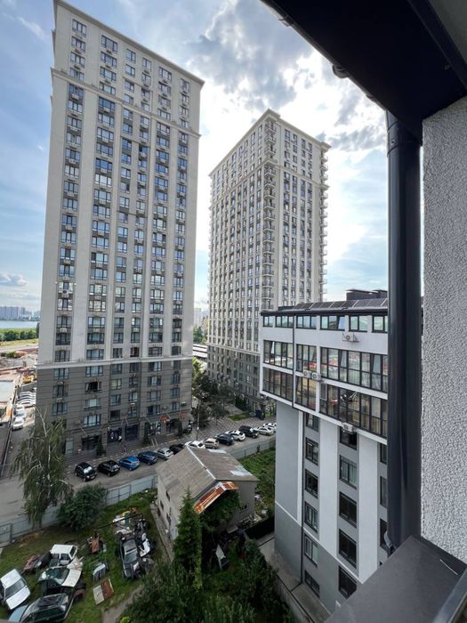 Продаж квартири- студіі біля метро