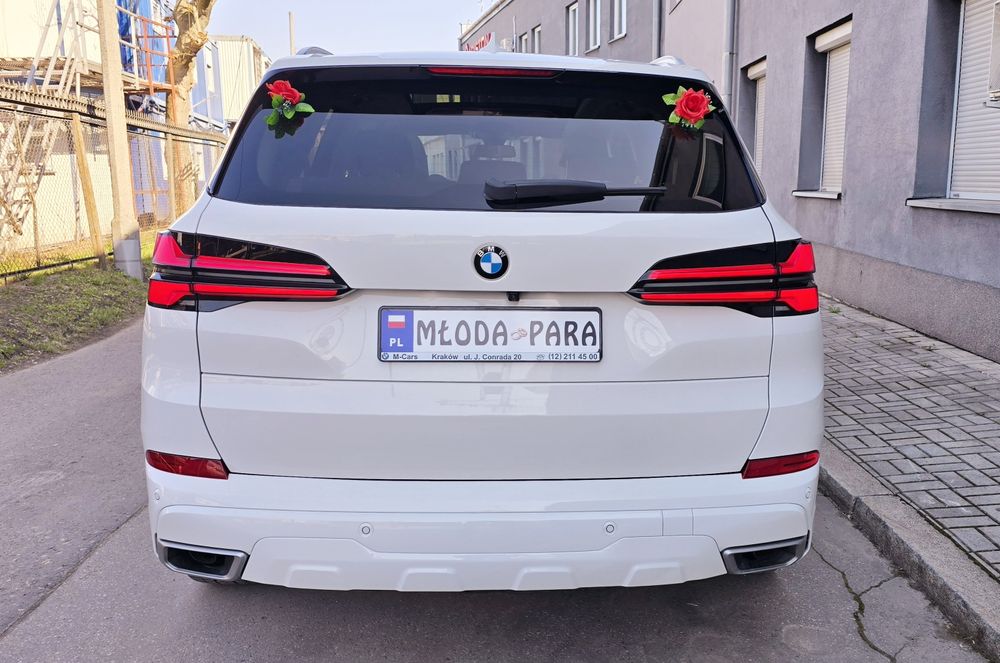 BMW X5. 4X4. Nowe Auto do Ślubu Samochód na Wesele Biały Suv