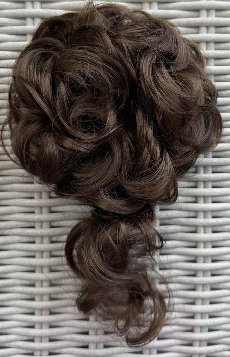 Premium Ultra naturalny brąz, włosy doczepiane, kok z lokiem 82.