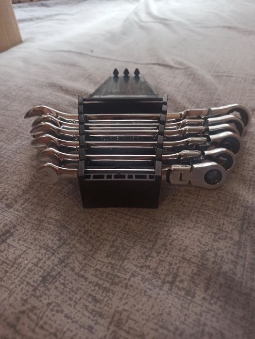 Набор рожковых ключей 8мм - 17мм с трещоткой и поворотным механизмом