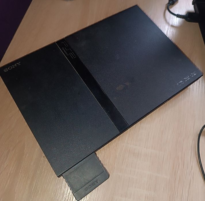 PS2 (Повний комплект) + 2 джойстики + 40 дисків з хітами
