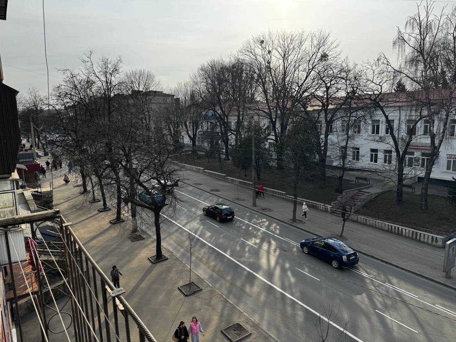 Зміна ціни-1500 ТЕРМІНОВО! 2км в Центрі нашого міста , 43 м2   3/5 поверх , не кутова, є балкон