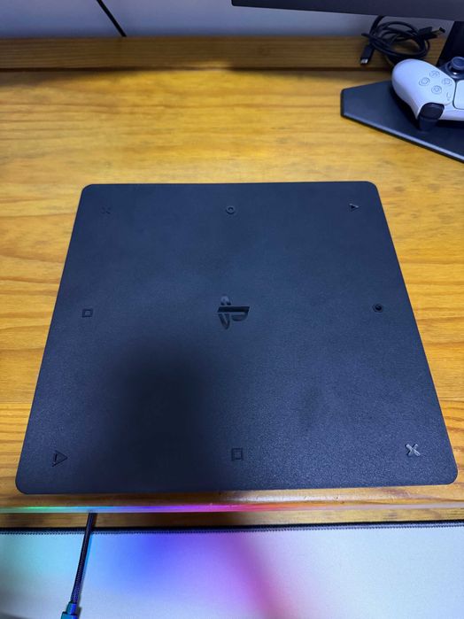 PS4 Slim 500GB com 1 comando + GTA V