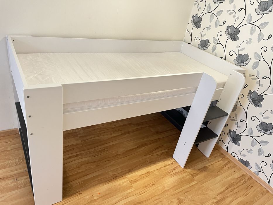 Дитяче двоповерхове ліжко з матрасом