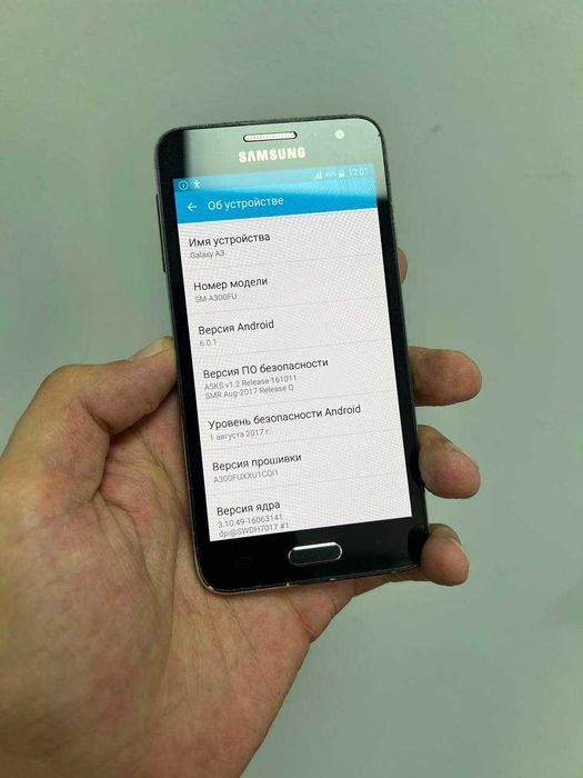 Смартфон Samsung Galaxy A3 (SM-A300FU) 16 GB
