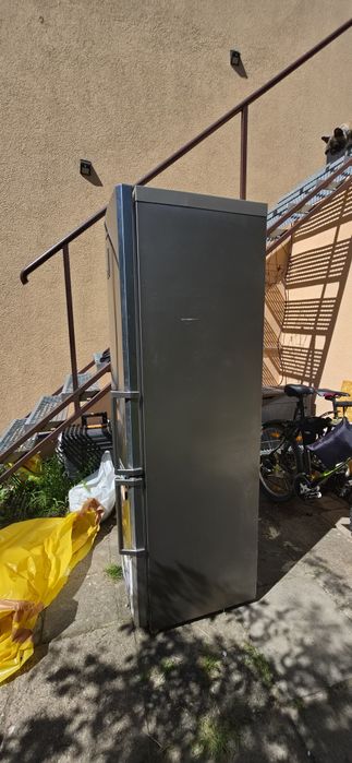 Lodówka Samsung uszkodzona