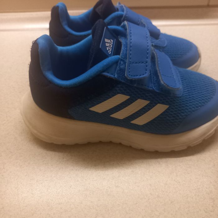 Продам кросівки Adidas.
