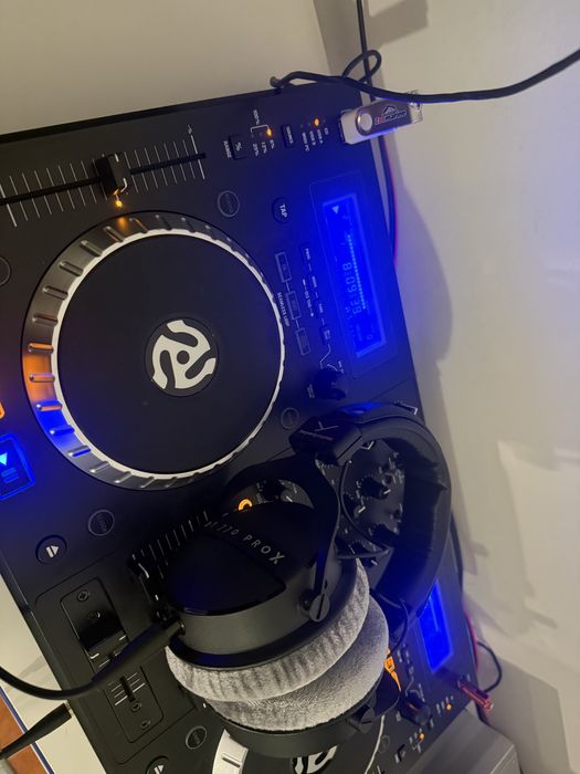 Mesa mistura Numark Mixdeck Express como nova