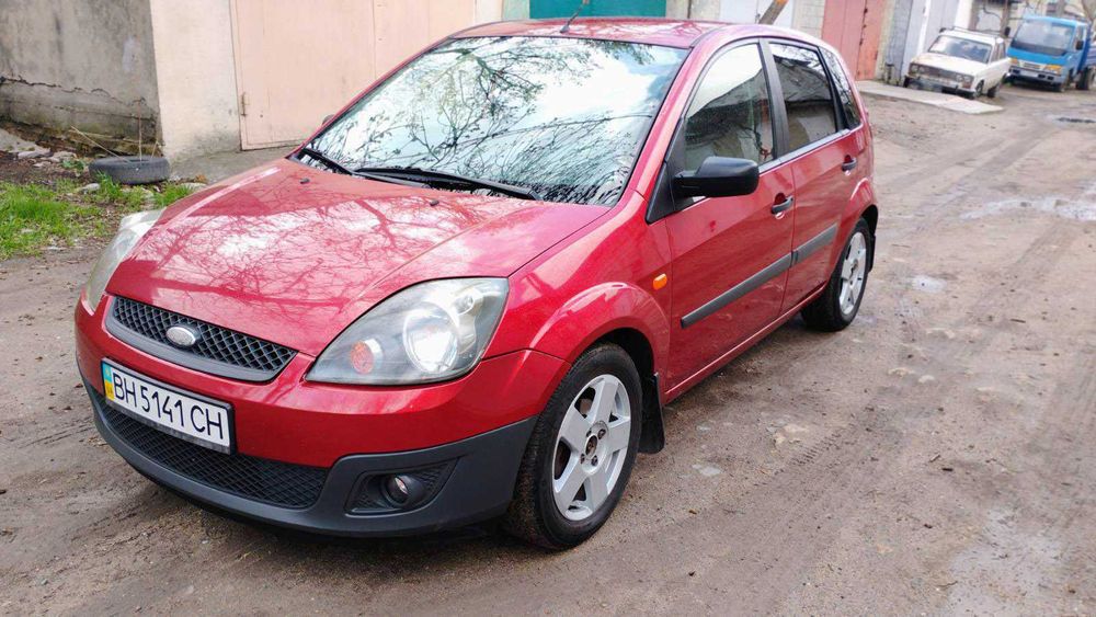 Ford Fiesta 1,4 бензин 2008 год (куплена новой в салоне)