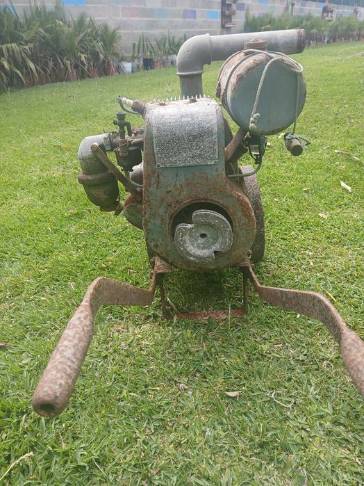 Bomba de água antiga