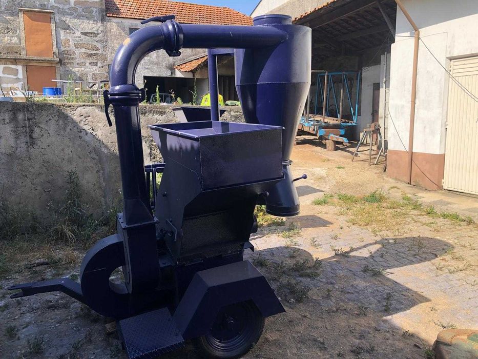 Moinho a martelos marca FIALHO