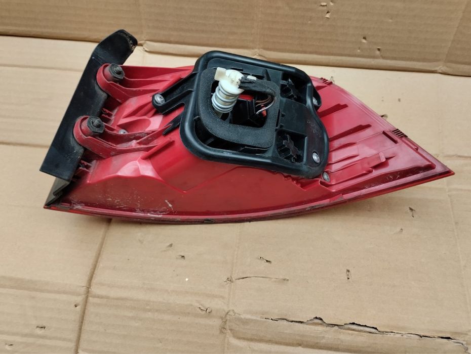 Lampa tylna lewa VW Passat B7 kombi