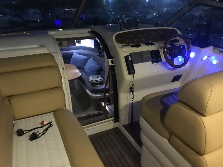 Яхта Sealine S28