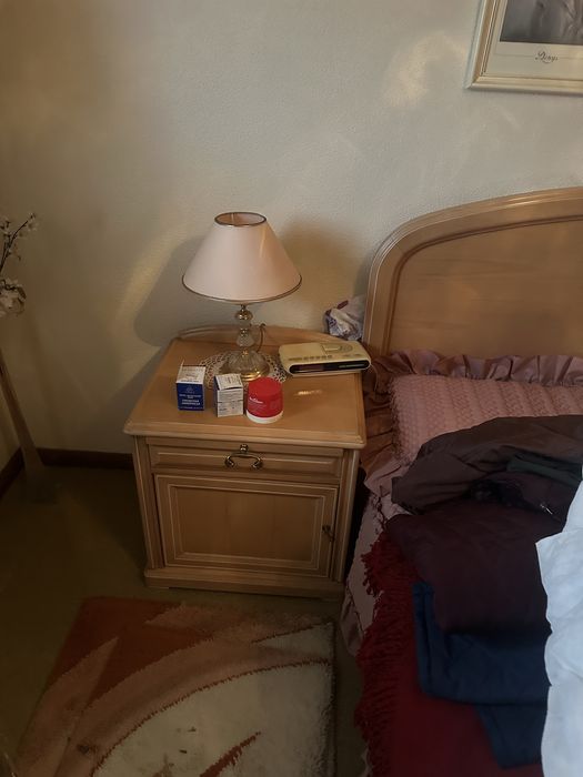 Conjunto de quarto em madeira solida de fabrica do norte ,