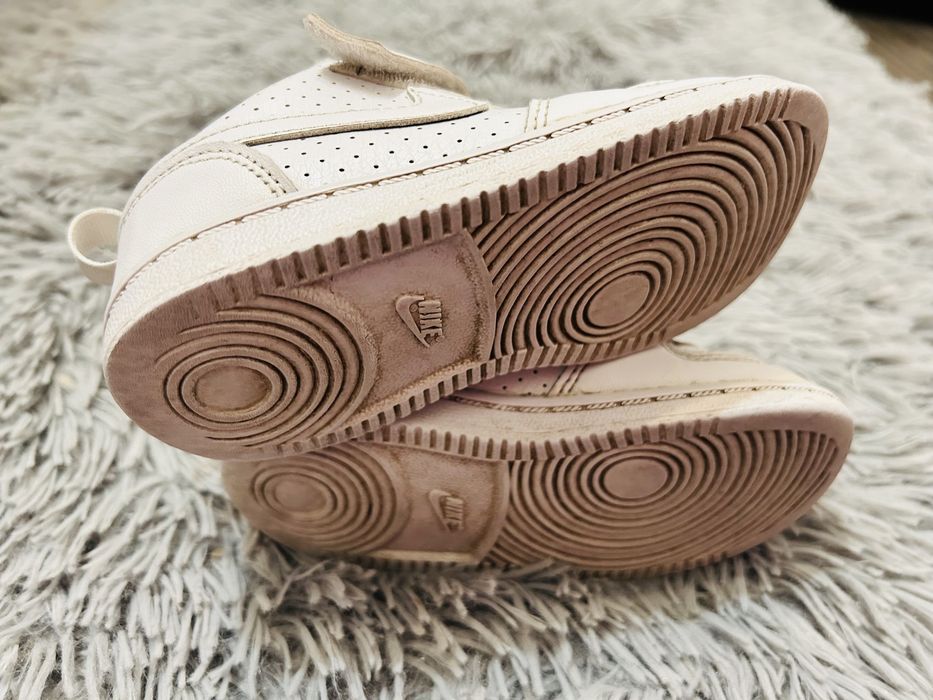 Buty sportowe adidasy rzep Nike Court Borough Łów białe rozmiar 25