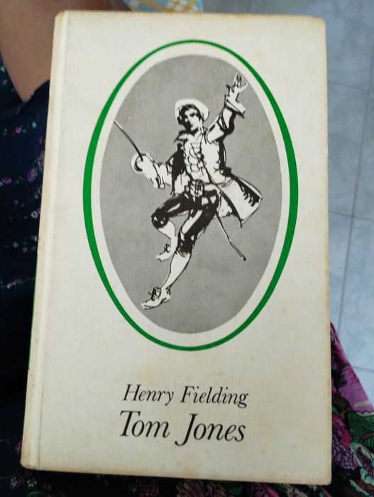 Livro "Tom Jones"