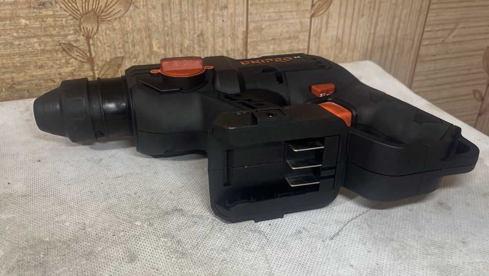 Dnipro-M DHR-201BC Compact Перфоратор 1.7Дж Гарантія