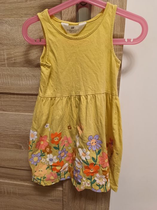 Żółta letnia sukienka w kwiatki marki H&M rozmiar 98/104