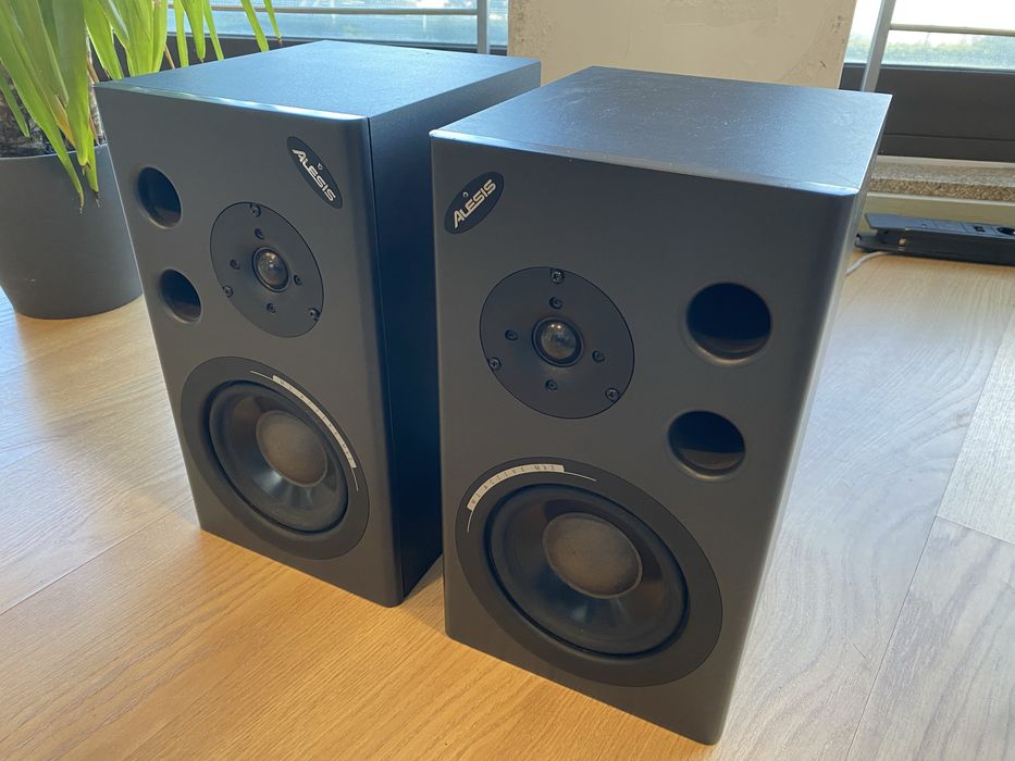 Monitores de estudio Alesis M1 active mk2 + M audio fast track pro