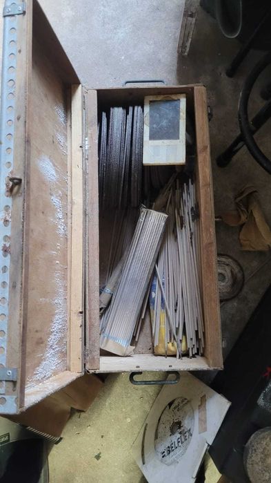 Vendo 30 discos de rebarbadora e 300 elétrodos