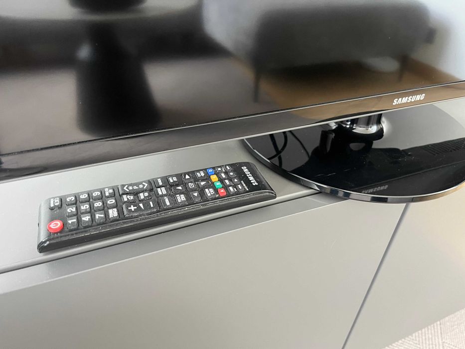 Telewizor Samsung 32" + Dekoder DVB-T2/HEVC + Kable | Pełny Zestaw
