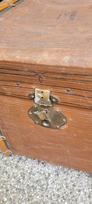 Przedwojenny kufer zamorski, stara waliza walizka
