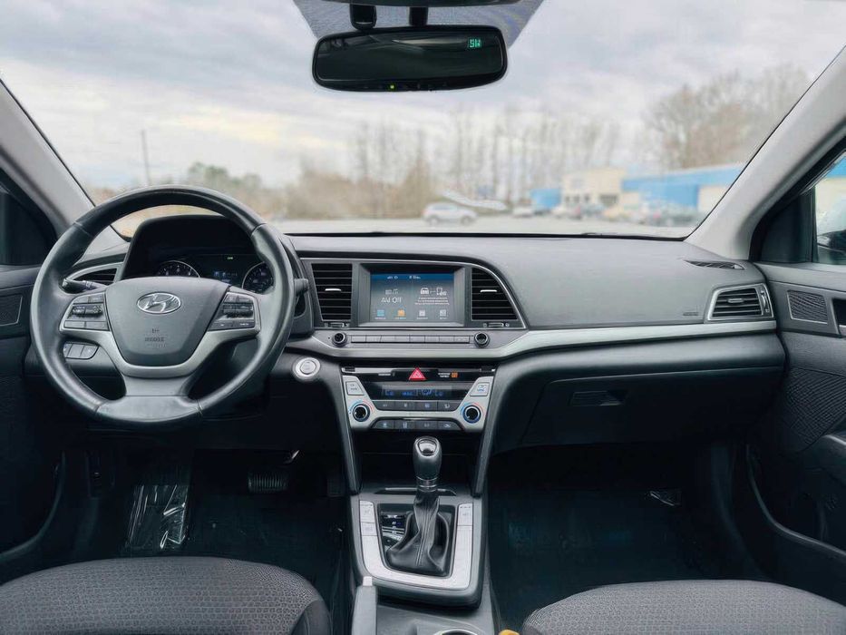 Hyundai Elantra Limited      2017