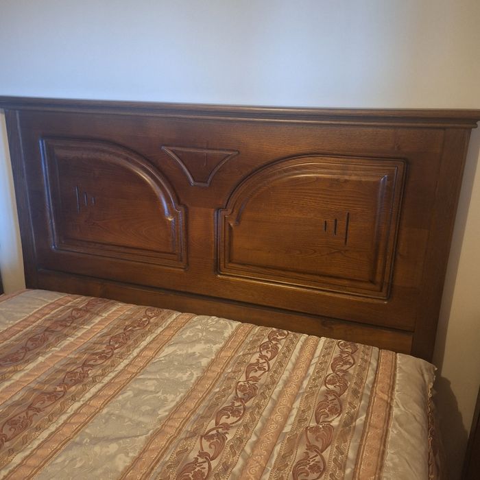Mobilia de quarto de boa madeira e elegante