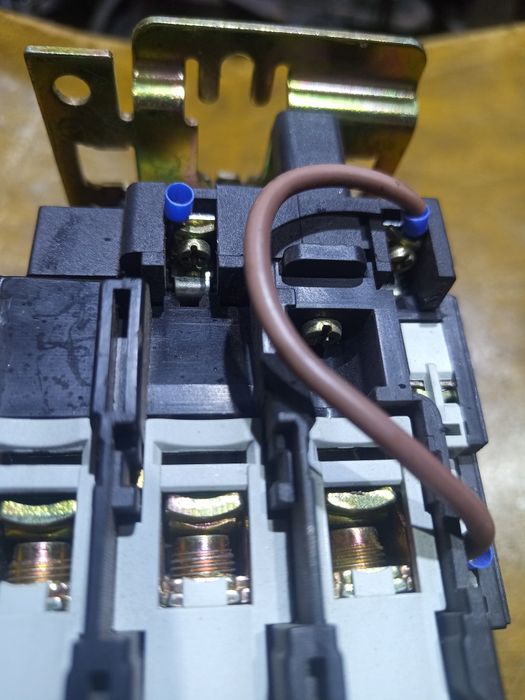 Контактор кми 48012