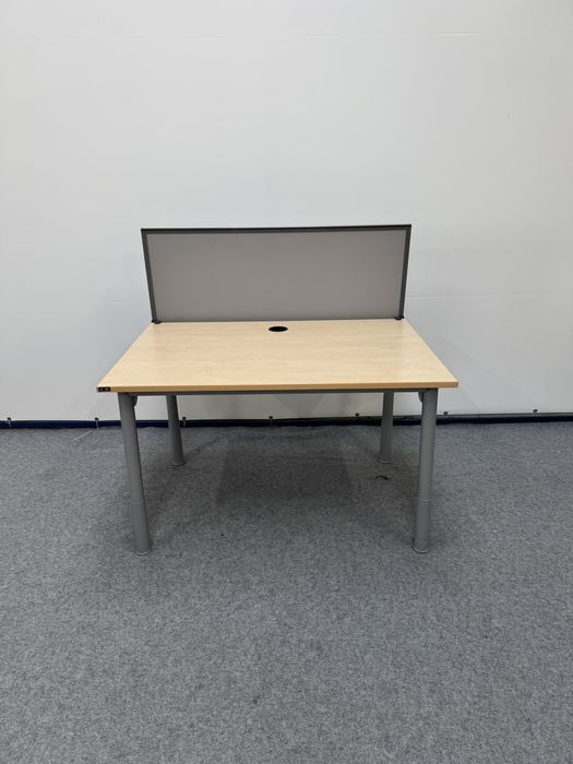 Biurko Kinnarps stol biurowy.