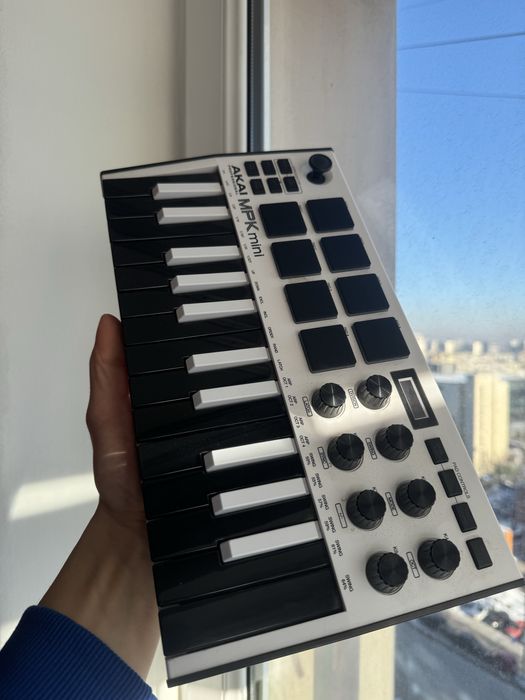akai mpk mini mk3 - Купить музыкальные инструменты - Цена на OLX.ua