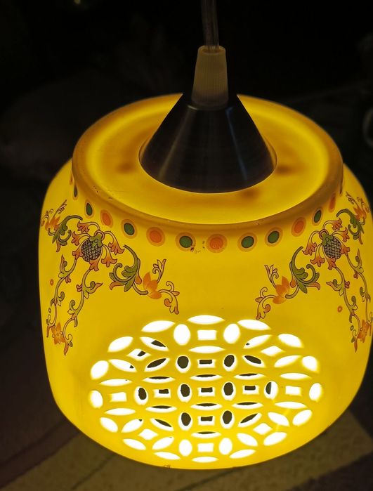 Modna lampka w zabytkowym,starym stylu ceramiczna..