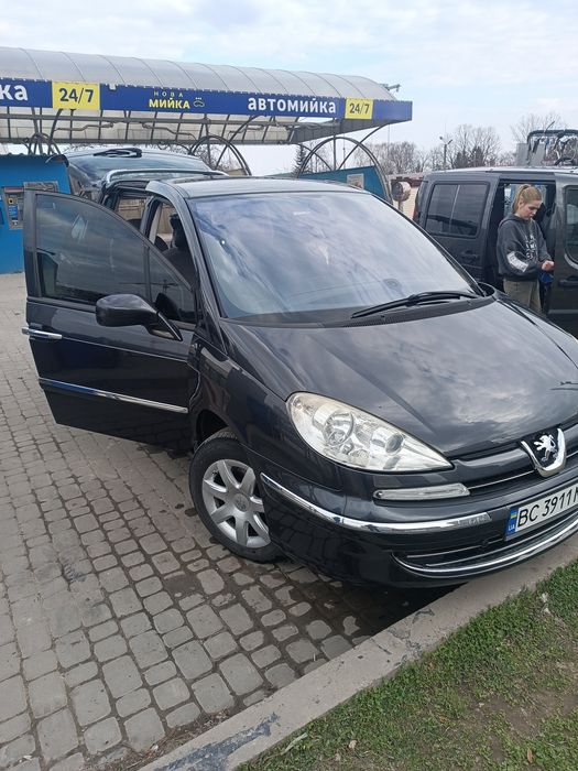 Пежо 807     7 місць
