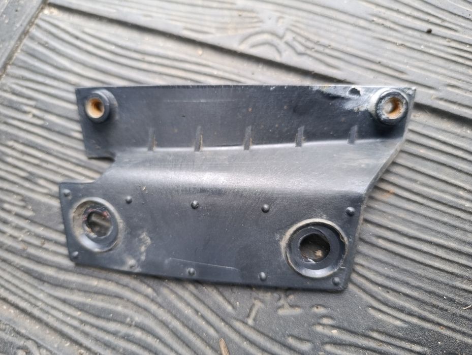 Mocowanie zderzaka Audi 80 Cabrio coupe