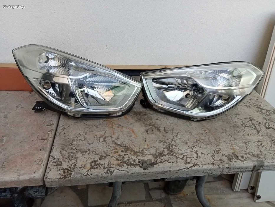 Faróis Dacia Dokker usados