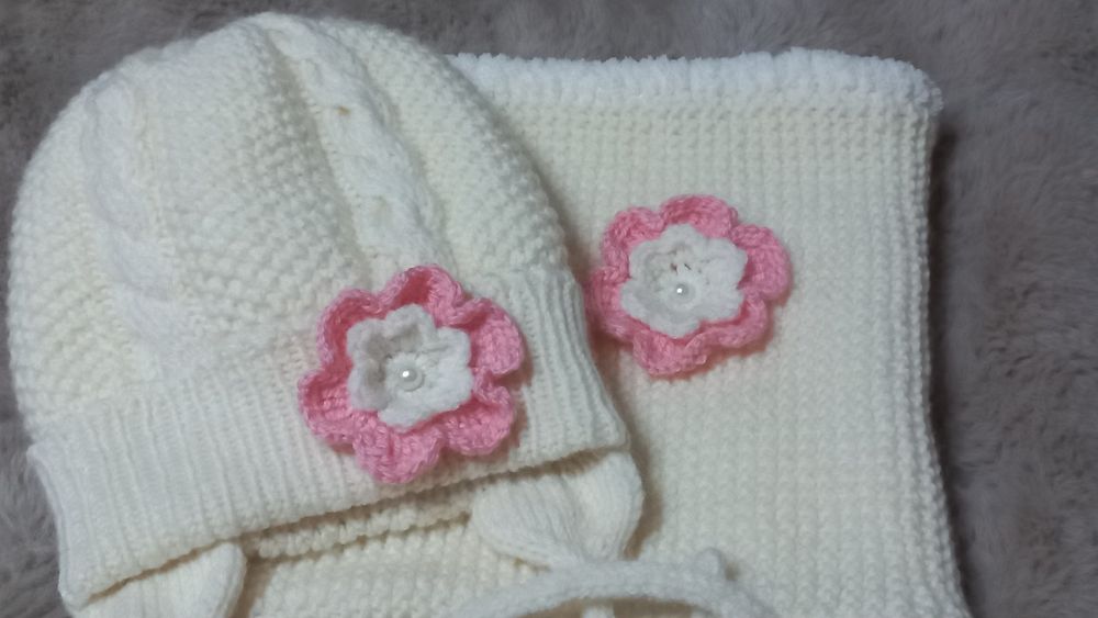 В'язаний зимовий набір для дівчинки шапочка та снуд.