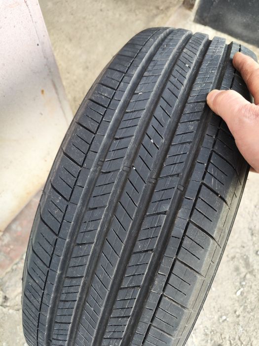 Продам комплект резины 215 65 R17