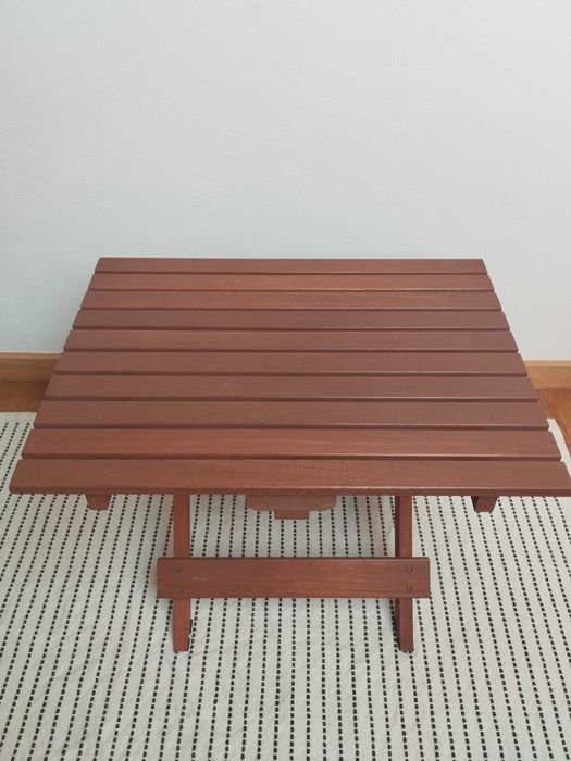 Mesa de Apoio em Madeira – Perfeita para Exterior e Varanda