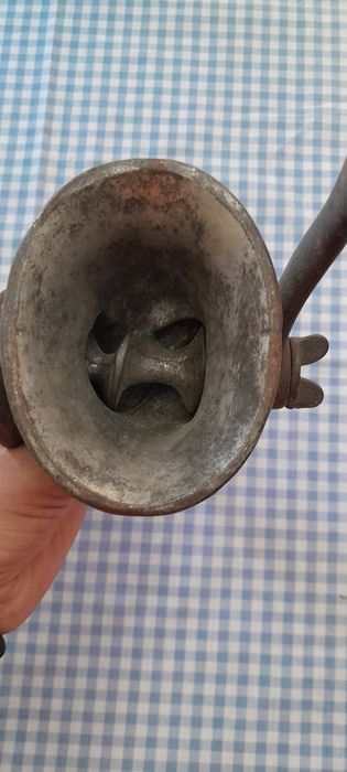 Máquina antiga de picar carne