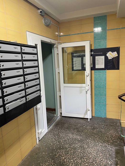 Затишна квартира в цегляному будинку біля метро