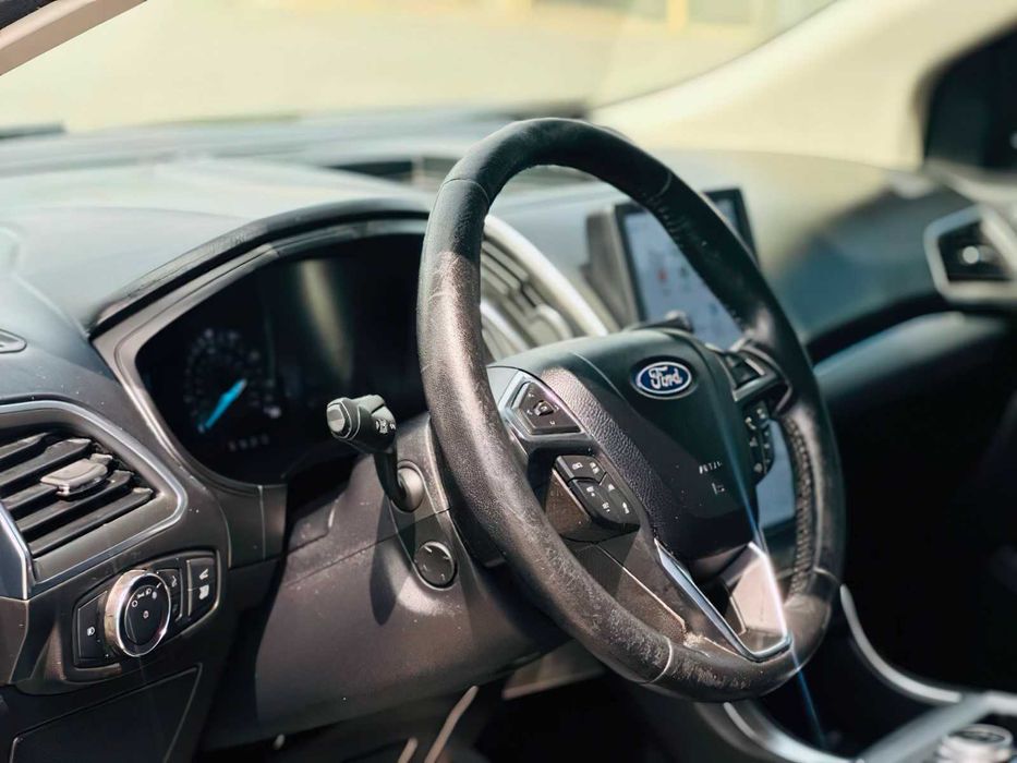 Ford Edge Titanium      2022