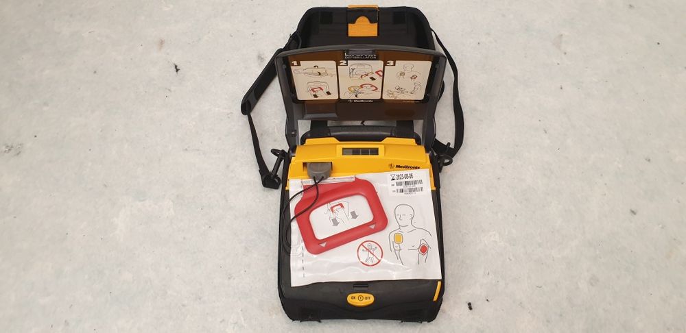Lifepak CR Plus defibrylator