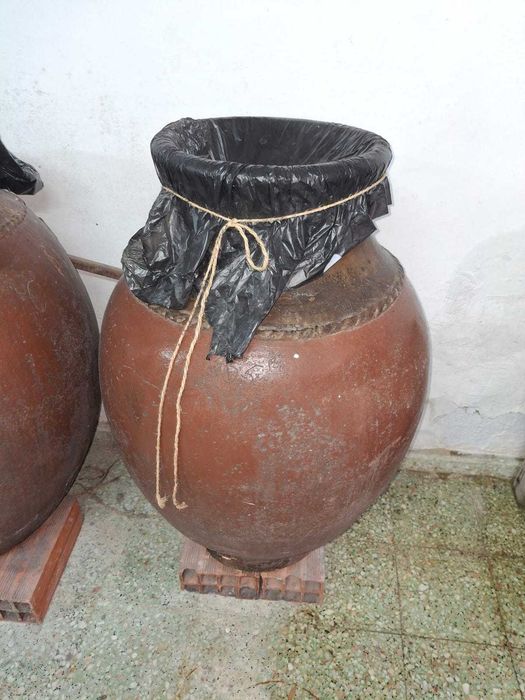 7 Talhas/Potes de barro