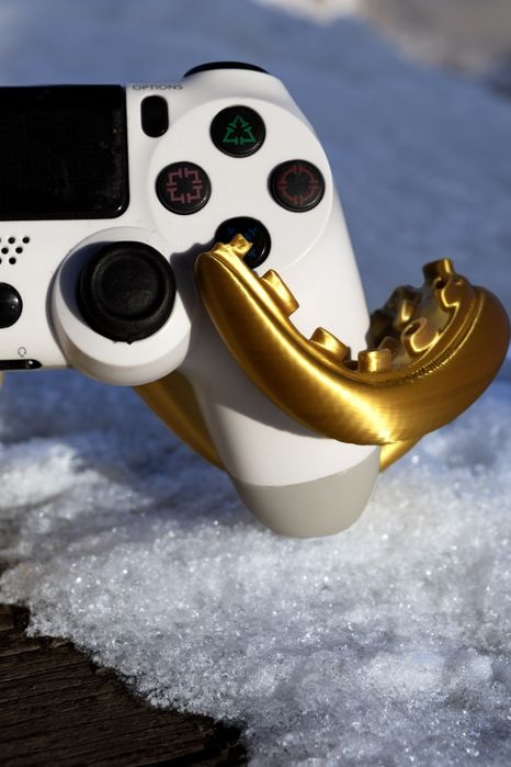 Stojak na pad i pudełko używanej gry  unikatowy od PlayStation do Xbox
