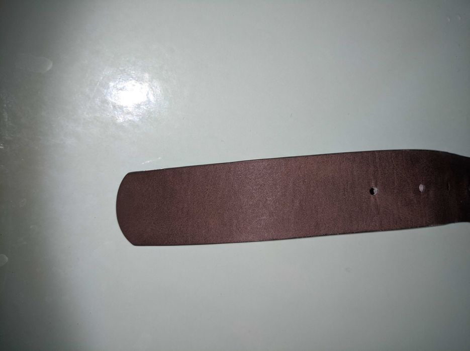 З шкіри продам в нормальному стані чоловічий ремінь