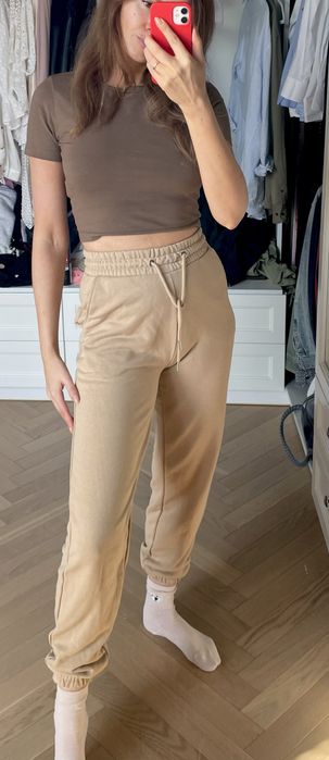 Stradivarius joggery spodnie dresowe dresy beżowe camel kremowe