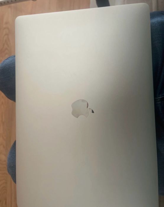 MacBook Pro 15" 2018447071794706534402